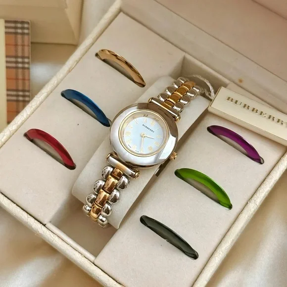 AUTHENTIC VINTAGE BURBERRY TWO-TONED INTERCHANGEABLE BEZEL WATCH - Picture 2 of 10